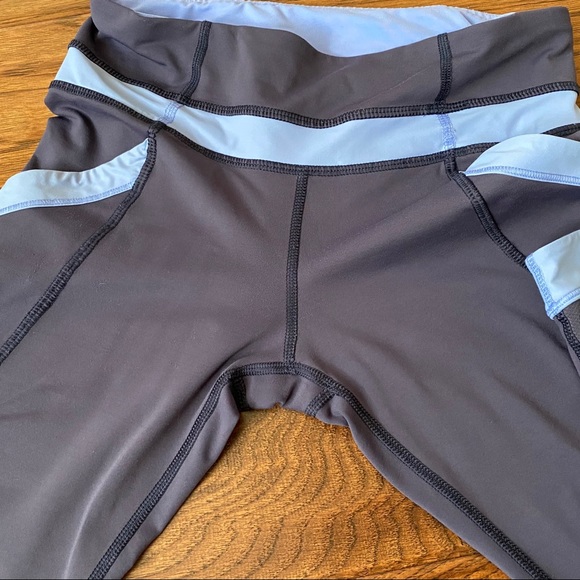 Lululemon crops. Size 4. - Picture 6 of 9